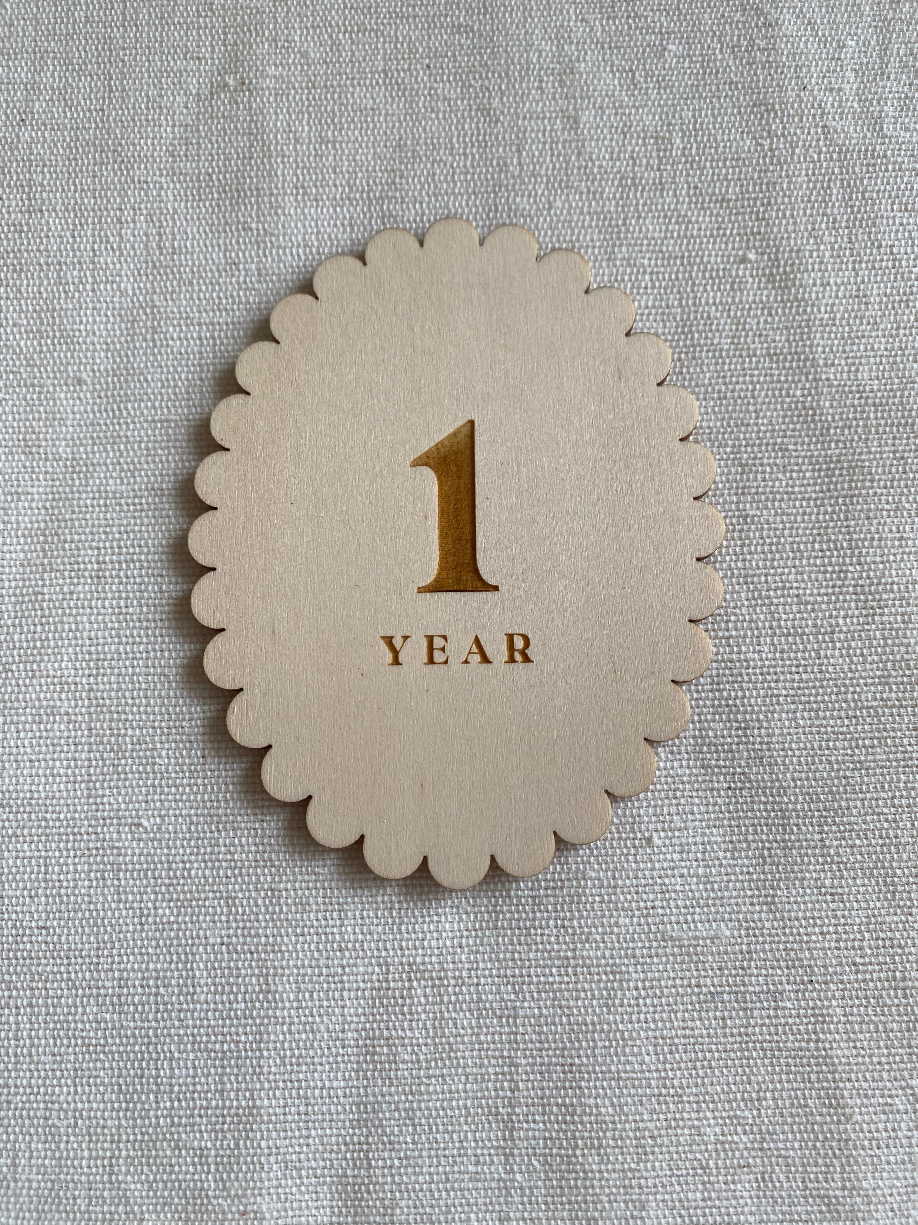 Scalloped Oval Timber Baby Milestone Cards